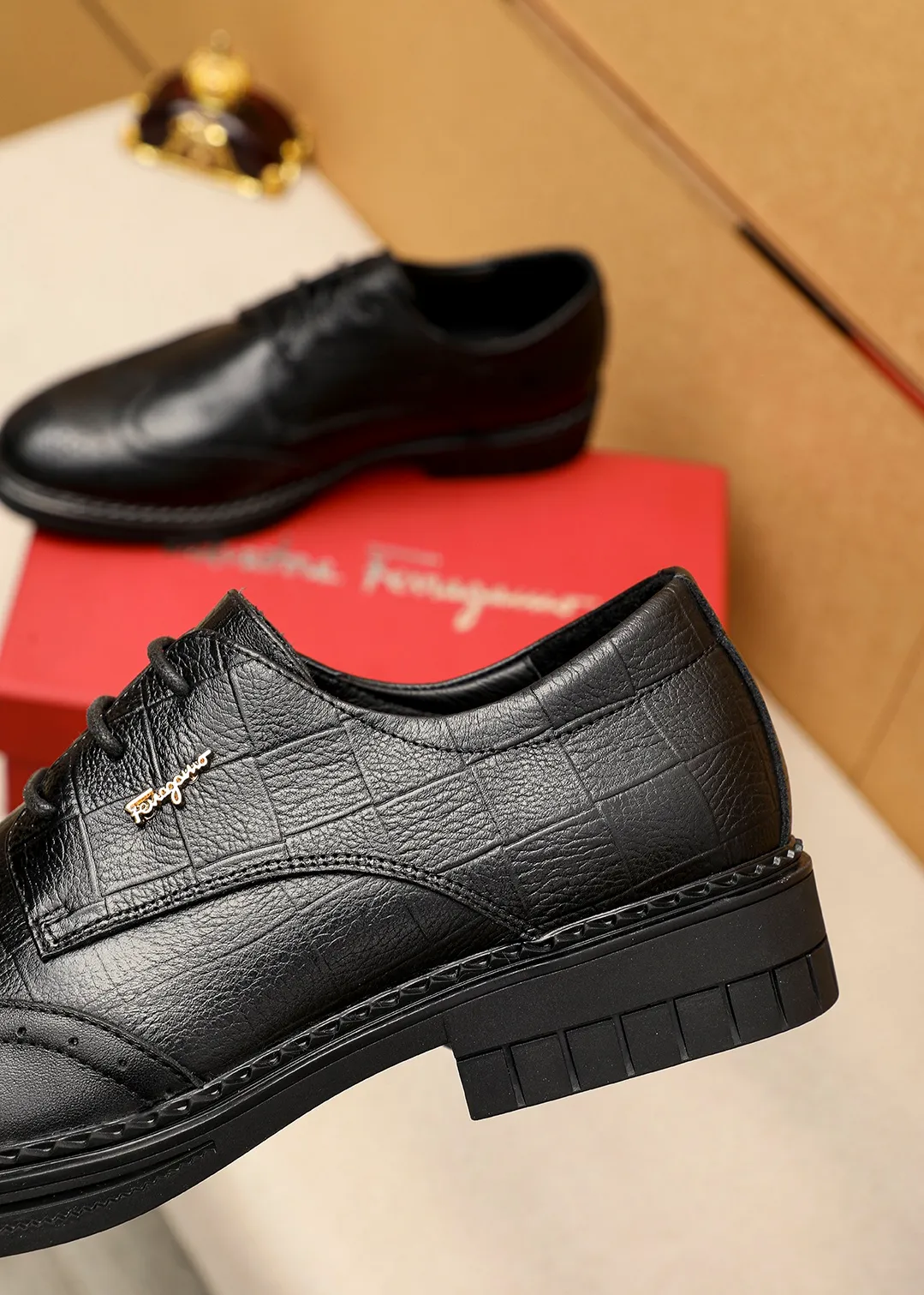 Men's shoes 💰462 💐 Product trademark: Ferragamo "Ferragamo" business leather shoes Regular size: 38-44 (45.46🉑️customized) Product materials: Selected imported first-layer calfskin upper, imported water-dyed cowhide leather lining. Strong three-dimensional visual effect, rubber outsole Color: 1⃣️color optional